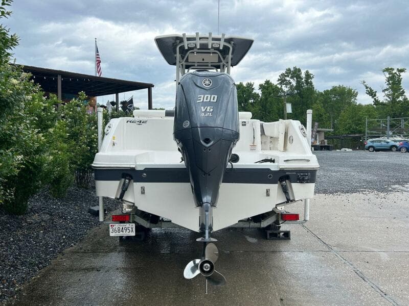 2022 Robalo R242 Center Console