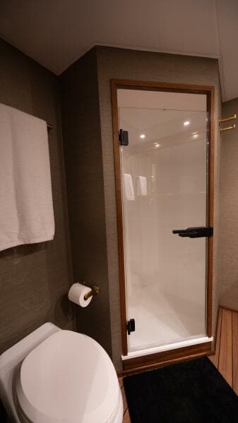 2025 82 Viking Convertible Boujie Master Head (2)