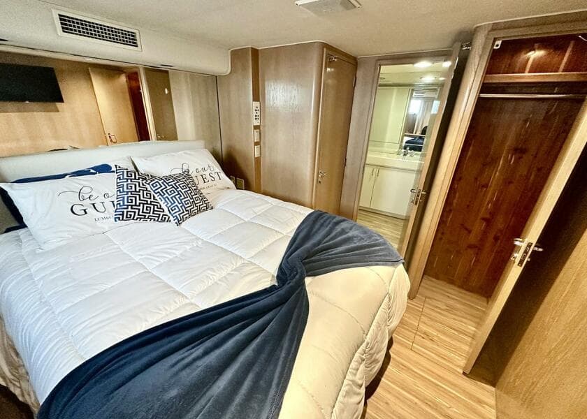 1994 Hatteras Cockpit Motoryacht