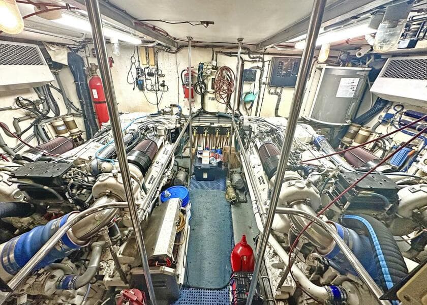 1994 Hatteras Cockpit Motoryacht