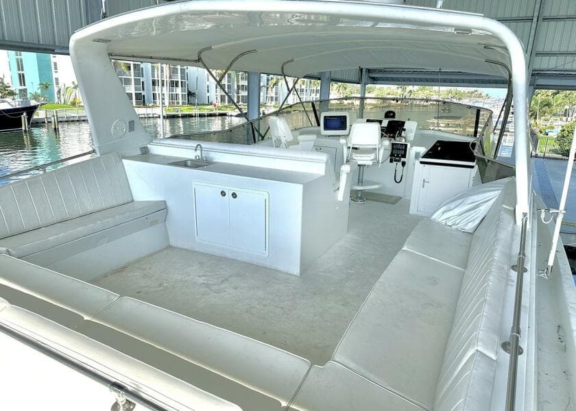 1994 Hatteras Cockpit Motoryacht