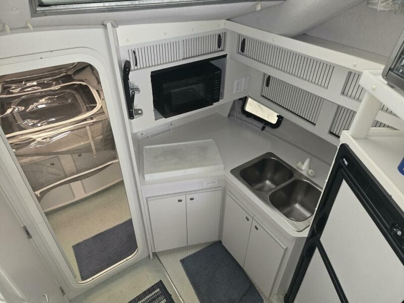 1994 Cruisers Yachts 3380