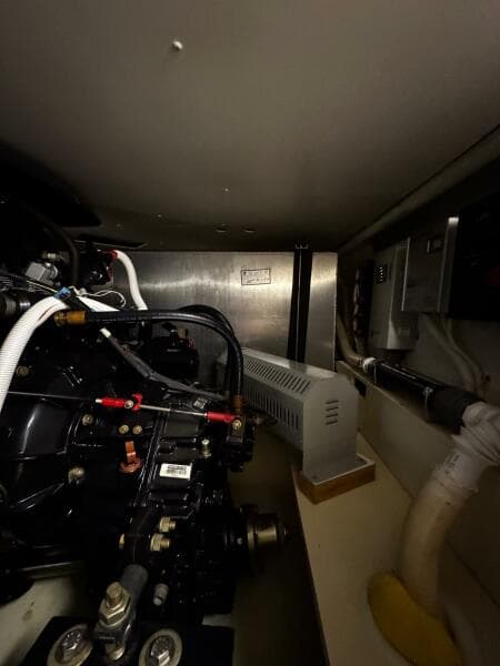 2004 Carver 360 Sport Sedan