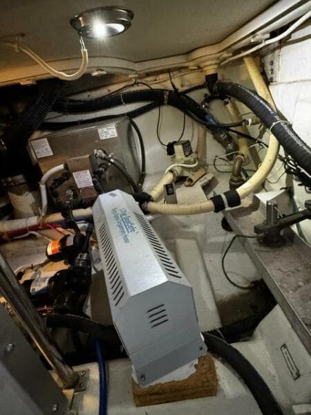 2004 Carver 360 Sport Sedan