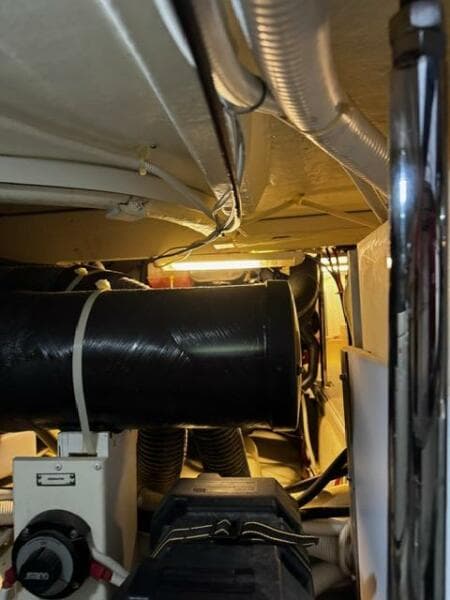 2004 Carver 360 Sport Sedan