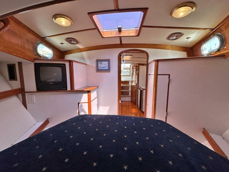 Forward Cabin Looking Aft