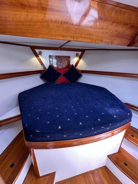 Forward Cabin Island Berth