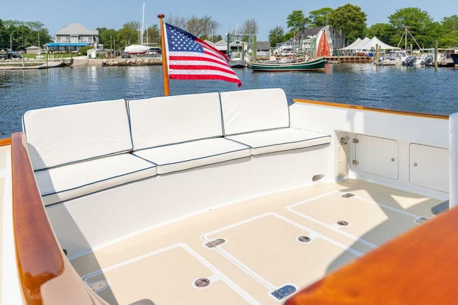 Full-beam Stern Seat