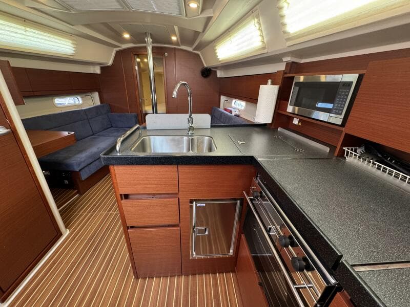 2018 Hanse 348