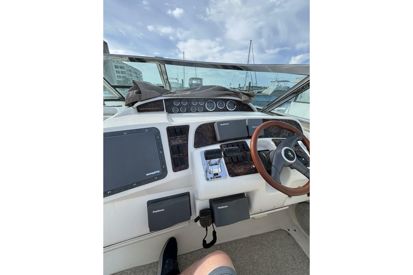 1997 Sea Ray 370 Sundancer - Photo 11