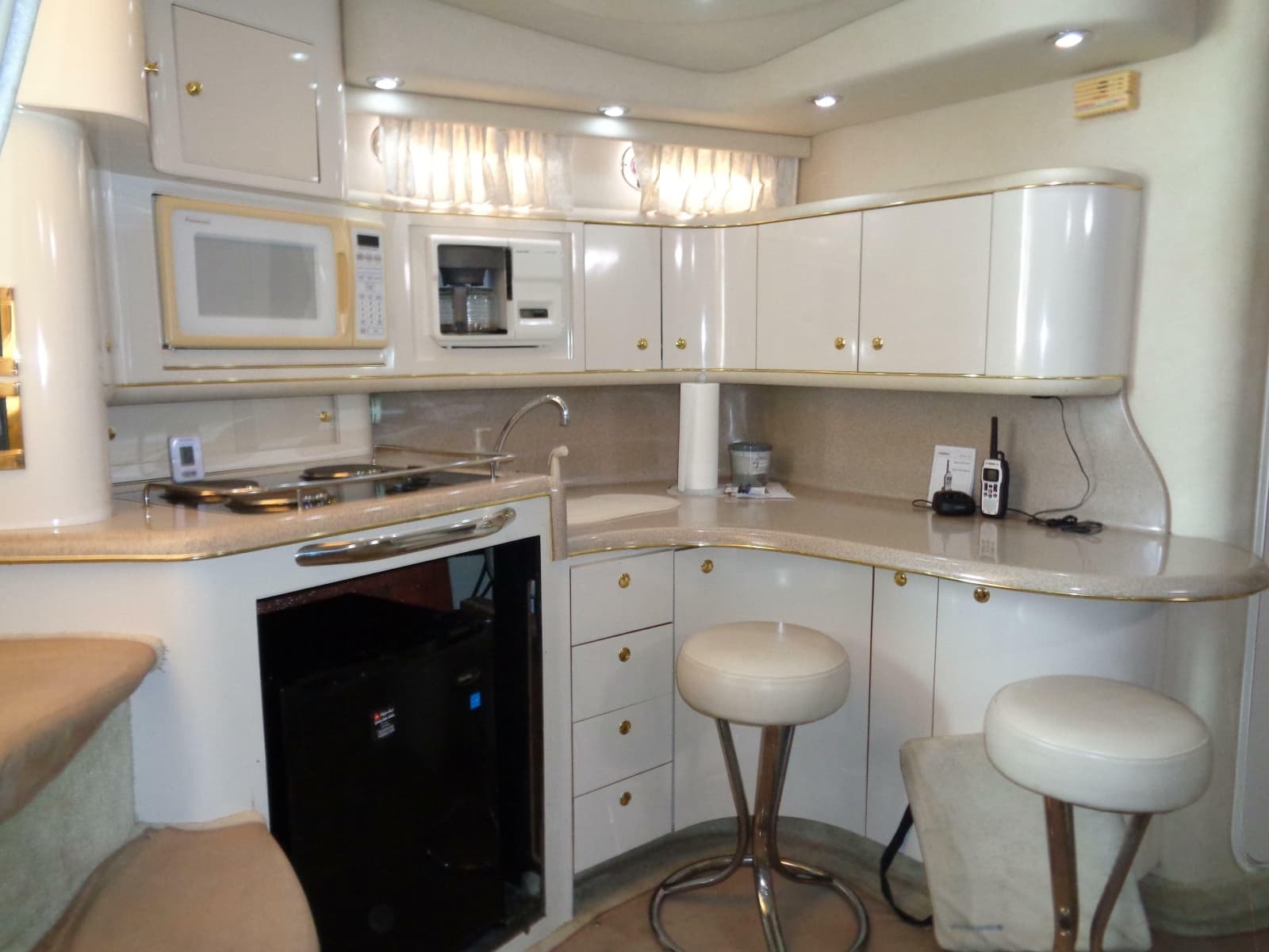1997 Sea Ray 370 Sundancer - Photo 35