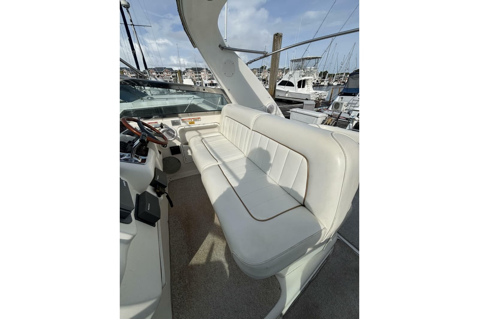 1997 Sea Ray 370 Sundancer - Photo 21