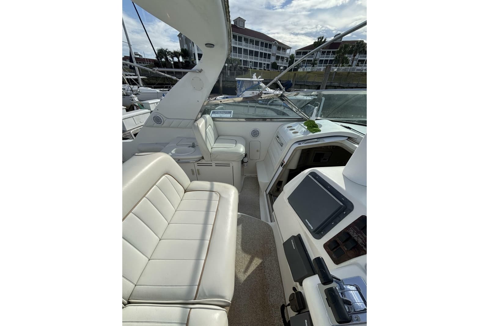 1997 Sea Ray 370 Sundancer - Photo 25