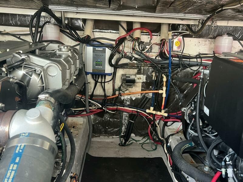 1997 Pursuit 3000 Offshore Express