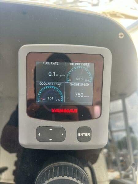 1997 Pursuit 3000 Offshore Express