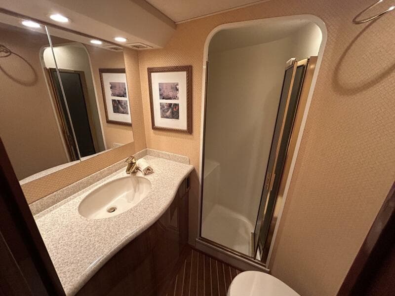 2006 Viking 52 Convertible