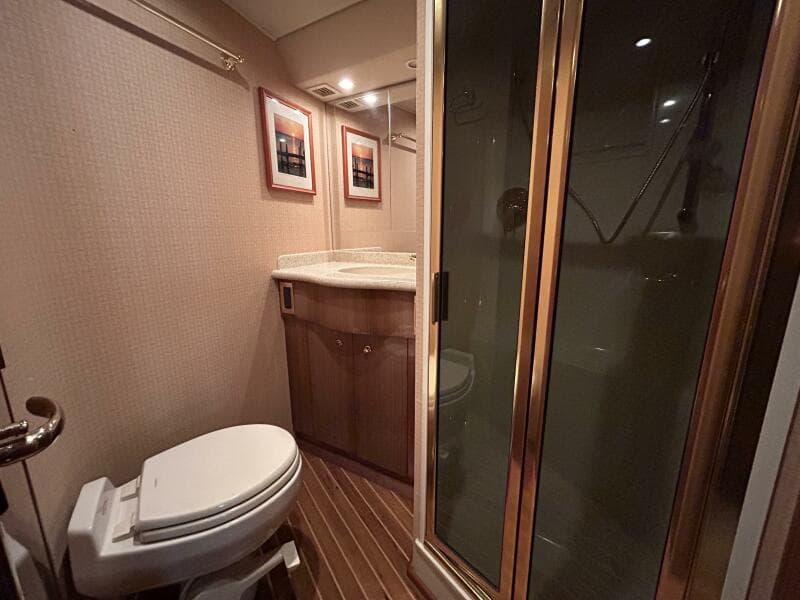 2006 Viking 52 Convertible