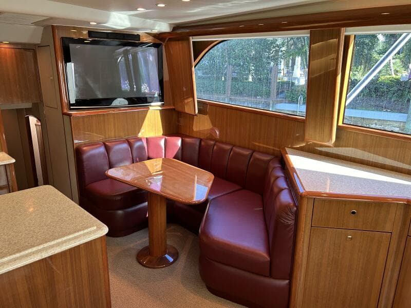 2006 Viking 52 Convertible