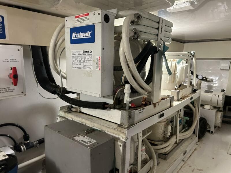 2006 Viking 52 Convertible