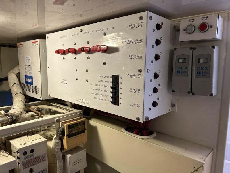 2006 Viking 52 Convertible