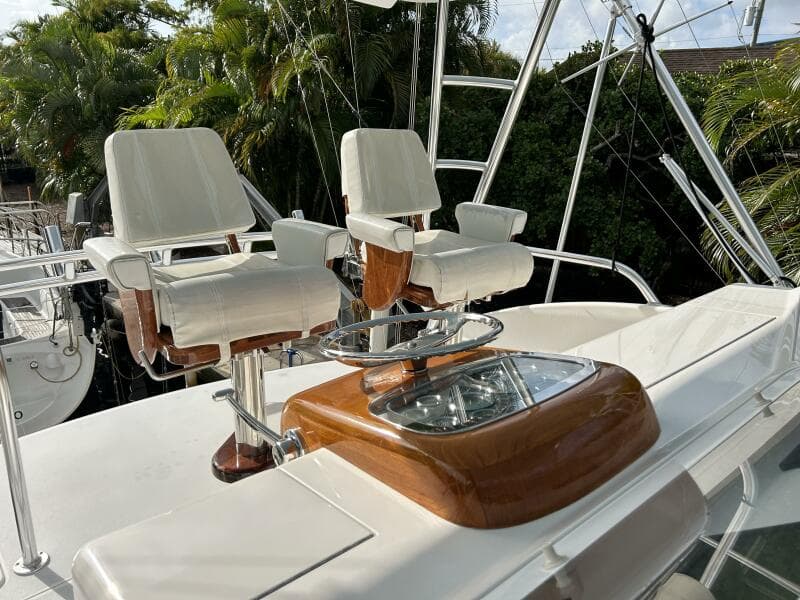 2006 Viking 52 Convertible