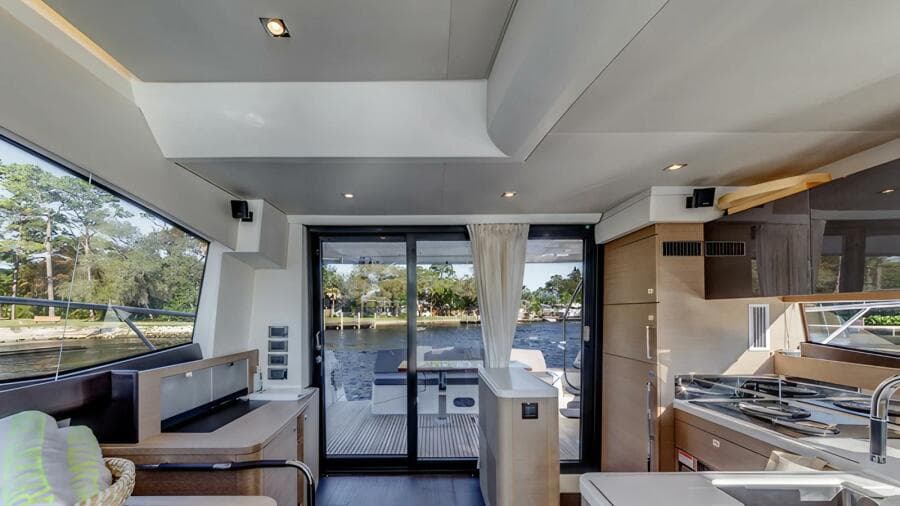 RELENTLESS 56'/ 17.06m 2018 Prestige