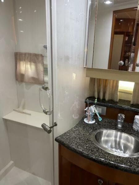 2006 Carver 43 Motor Yacht