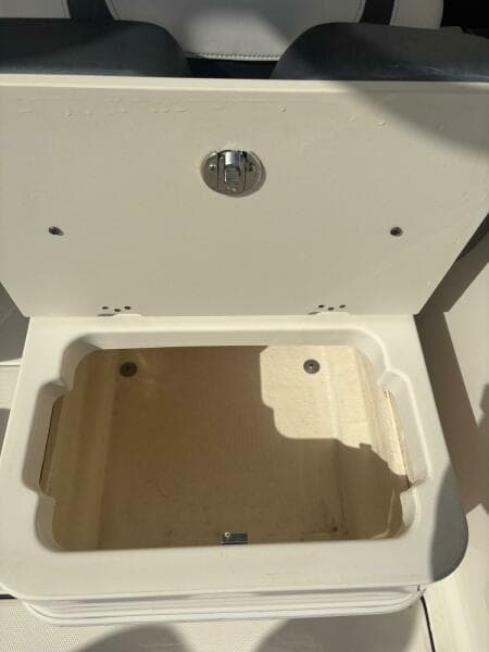 2021 Robalo R247 Dual Console