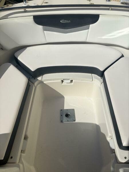 2021 Robalo R247 Dual Console