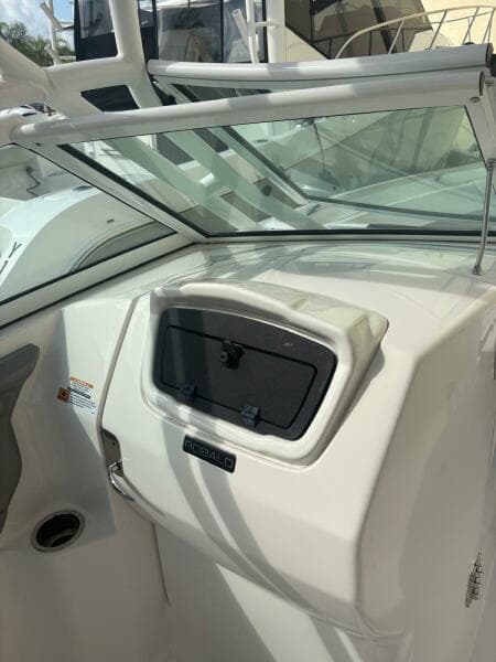 2021 Robalo R247 Dual Console