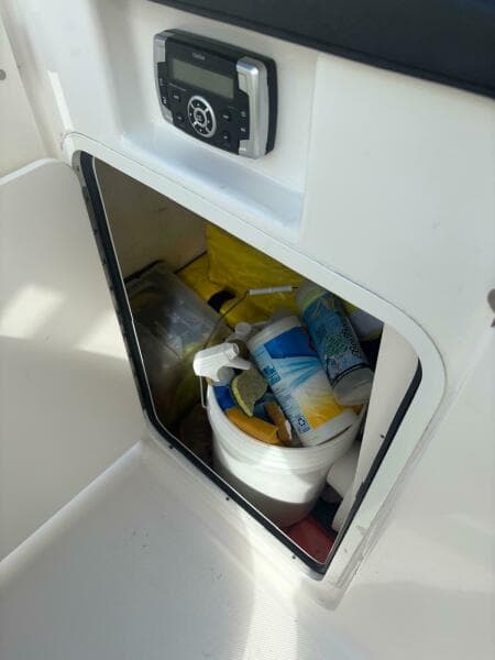 2021 Robalo R247 Dual Console