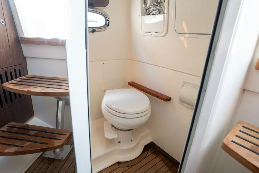 2020 Boston Whaler 380 Outrage Center Console