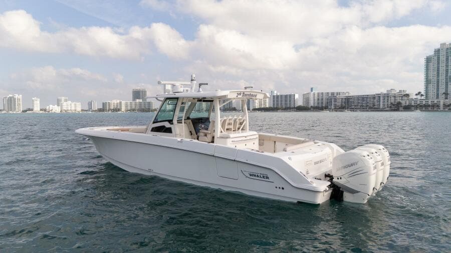 Used 2020 Robalo 380 Outragee