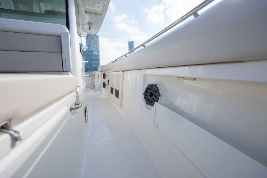 2020 Boston Whaler 380 Outrage Center Console