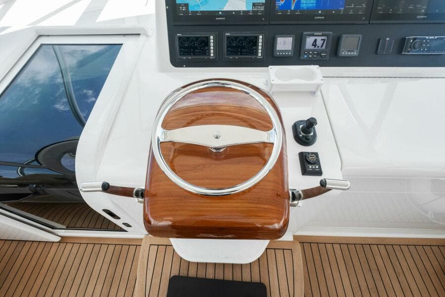 2015 Viking 52 Open "Terrabbean" - Helm