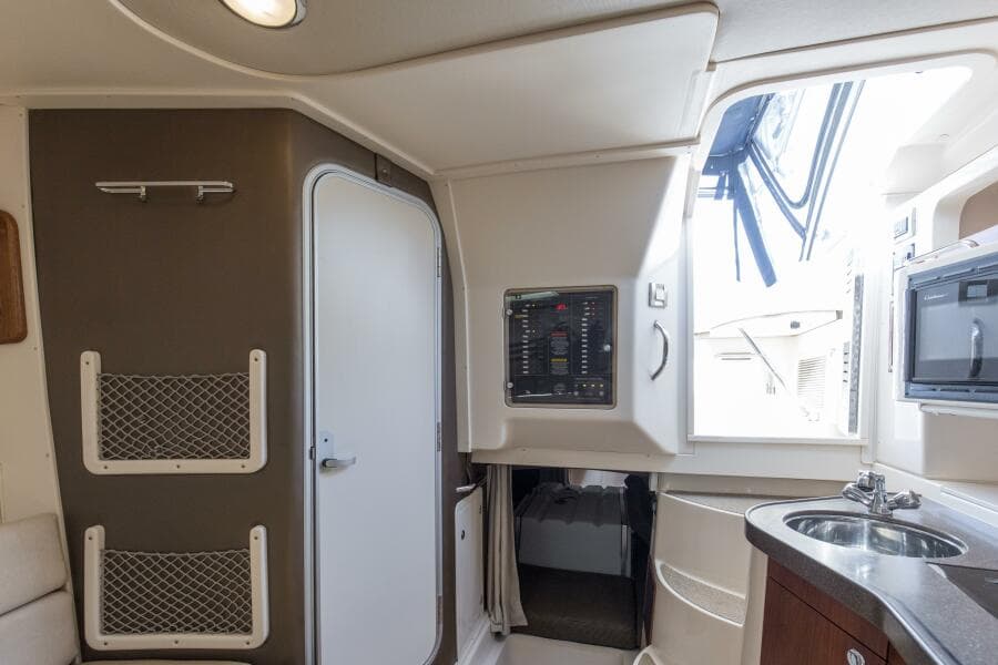 2009 33 Grady White 330 No Name Cabin