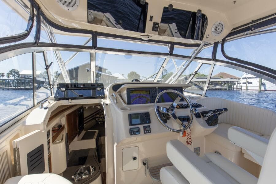 2009 33 Grady White 330 No Name Helm (4)