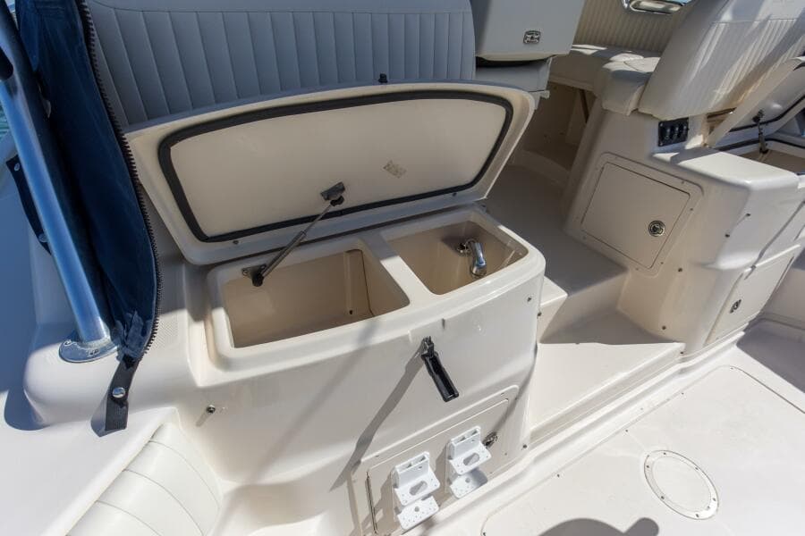 2009 33 Grady White 330 No Name Cockpit