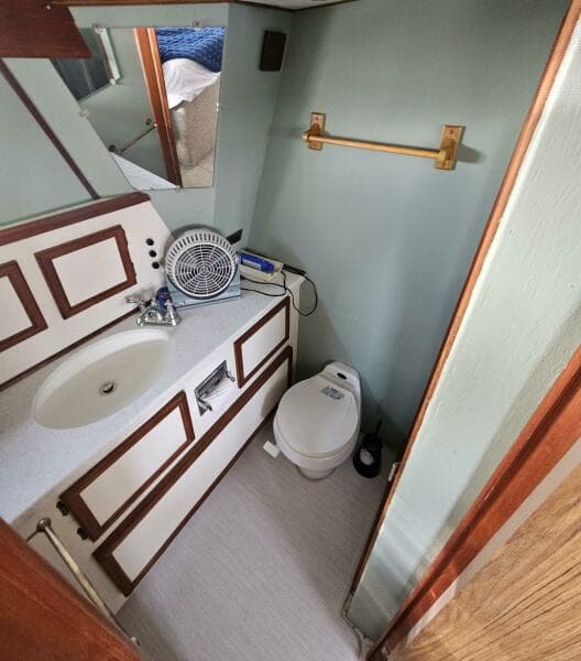 1977 Viking 43 Aft Cabin