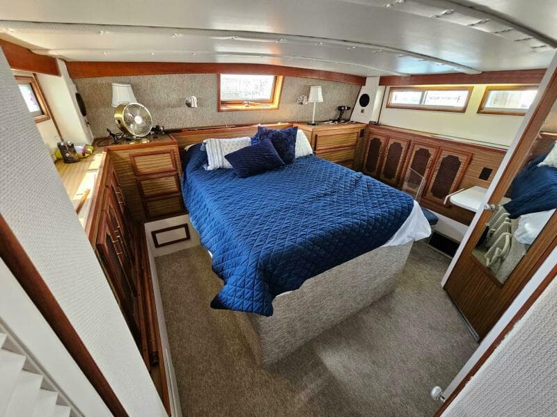 1977 Viking 43 Aft Cabin