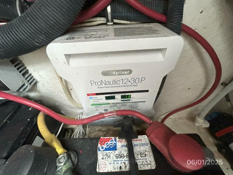 29' Chaparral battery charger