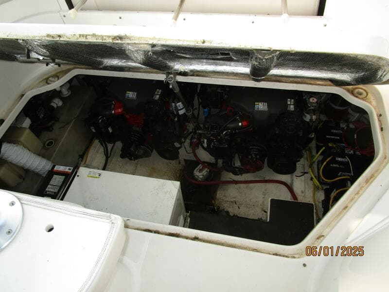 29' Chaparral engine room access