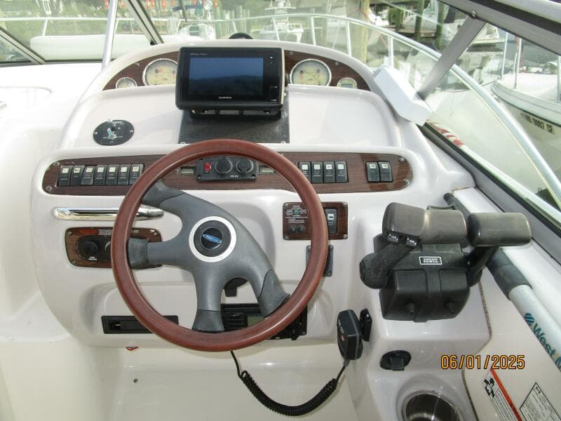 29' Chaparral helm2