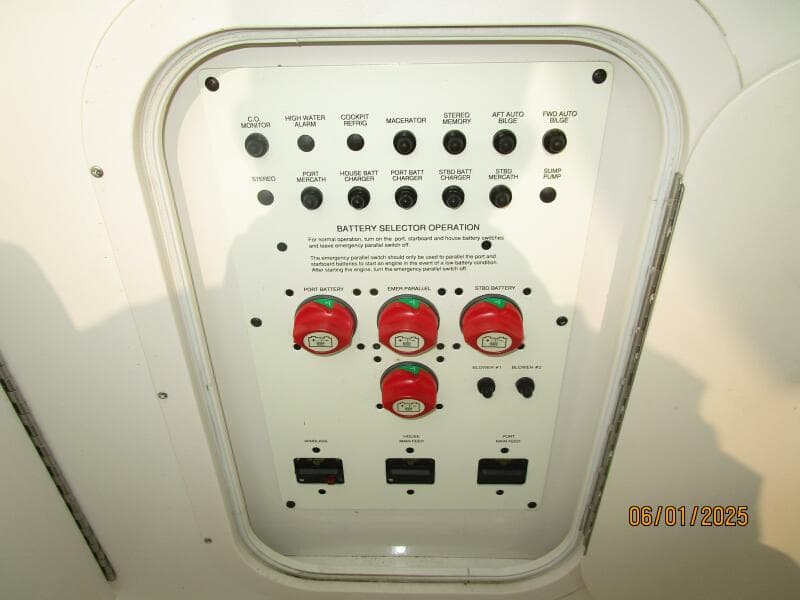29' Chaparral electrical panel2