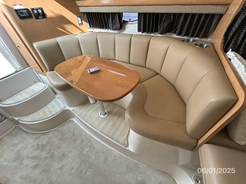 29' Chaparral lower deck port seating