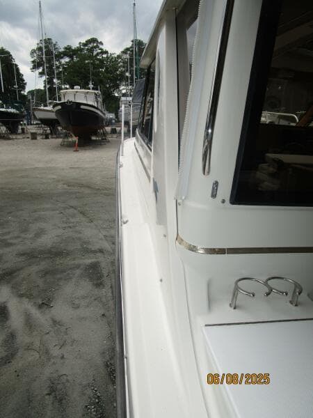 28' Cutwater port side deck