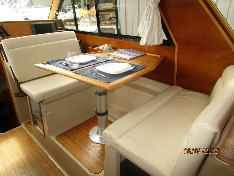 28' Cutwater salon settee1
