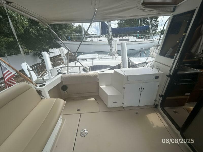 28' Cutwater cockpit port