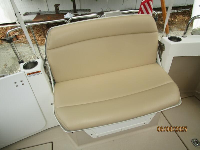 28' Cutwater cockpit seating1