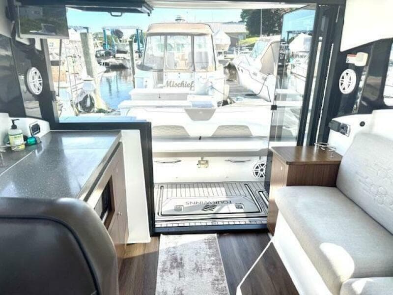 2020 Four Winns Vista 355 Coupe OB